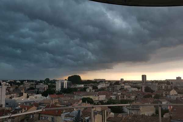 L'arrivée de l'orage au dessus de Bordeaux 