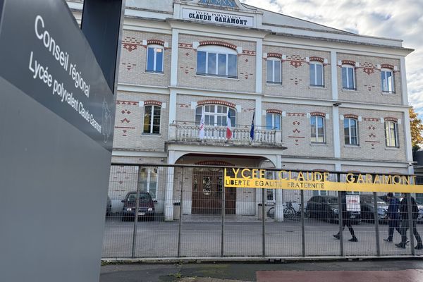 La police a interpellé l'élève, après qu'elle a agressé sa professeur du lycée Garamont de Colombes.