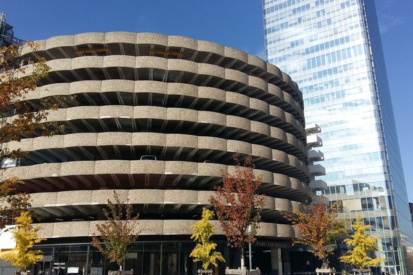 Le parking des Halles Bocuse (Lyon)