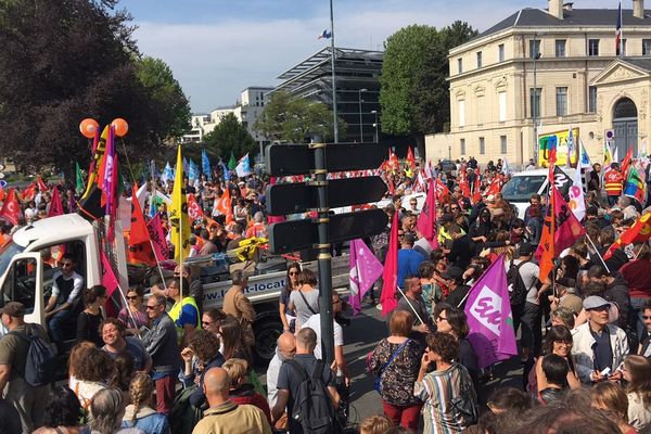 A Caen, la manifestation organisée ce 22 mai dans la fonction publique a rassemblé entre 3000 et 5000 personnes.