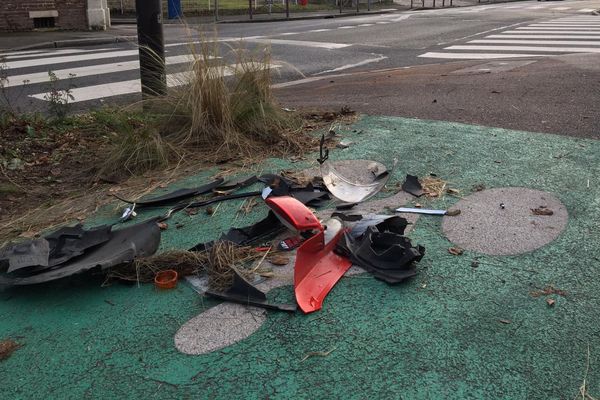 Des débris persistaient sur les lieux de l'accident ce dimanche 29 décembre. 