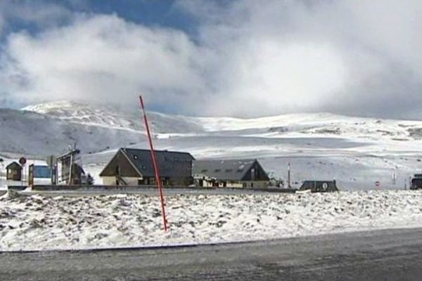 Au Col de Prat-de-Bouc, l'enneigement est très faible pour la saison.