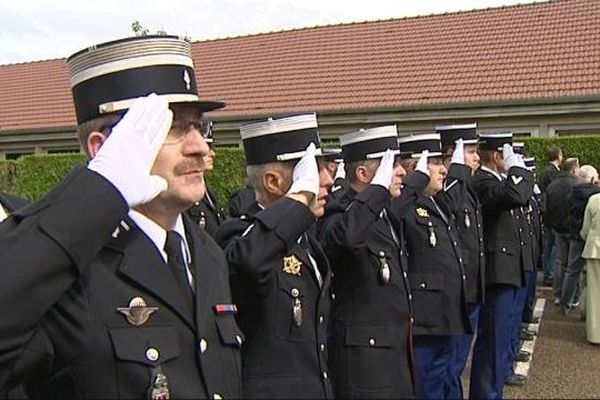 L'hommage solennel des gendarmes à Genlis