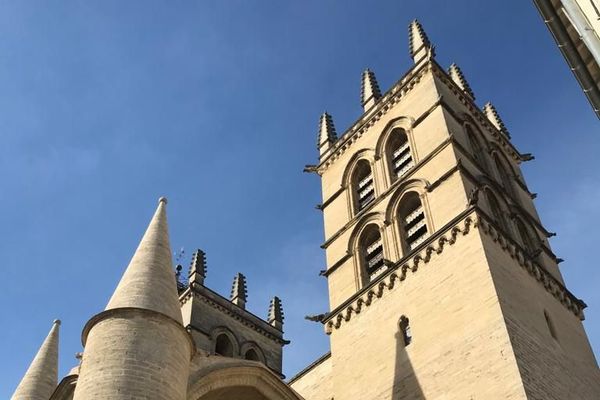 Jeudi à 15, comme toutes les autres églises de France, la cathédrale de Montpellier a sonné le glas en hommage aux trois victimes de l'attentat terroriste de Nice.