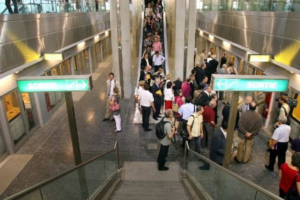 Le chantier est confiné. Il est situé hors de la visibilité des usagers du métro, dans un espace peu fréquenté.