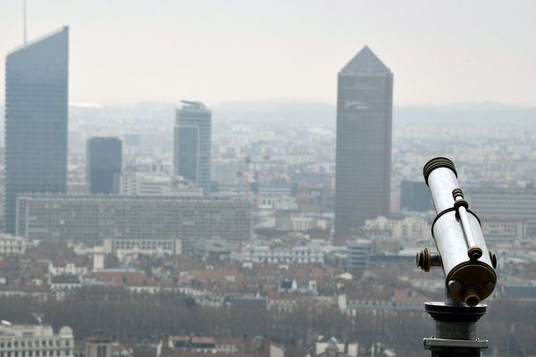 À ce jour, 40 % du patrimoine topographique de la métropole de Lyon est modélisé, soit 2 000 km linéaires. L’objectif est de couvrir sur les 5 ans à venir les 60 % restant soit environ 2 800 km linéaires.