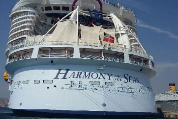 Après l'accident qui a coûté la vie à un marin philippin, le paquebot Harmony of the Seas est toujours dans le port de Marseille 