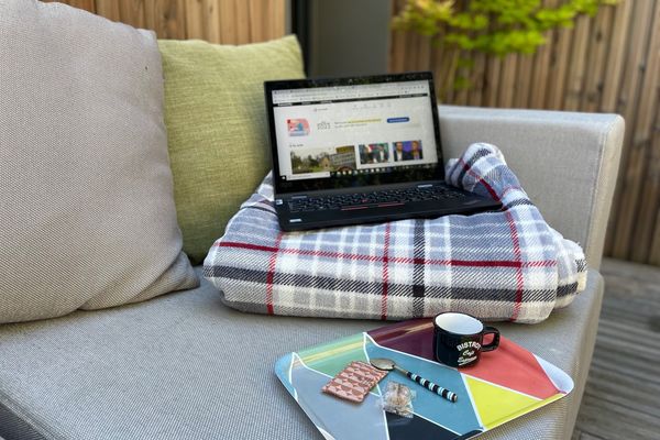 Et si on transformait une terrasse en bureau le temps d'une journée ?