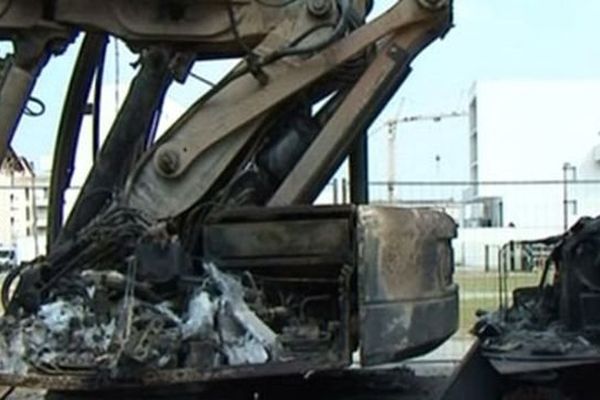 Engin de chantier calciné à la suite d'une violente rixe à Brive, nuit du 16 au 17 juillet 2013