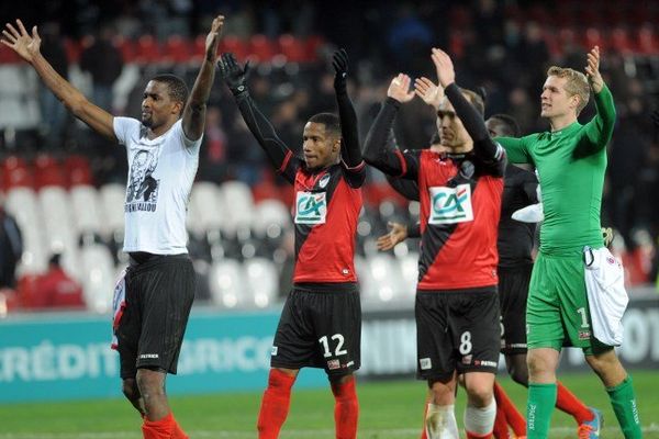 Les hommes de Guingamp célébrant la victoire