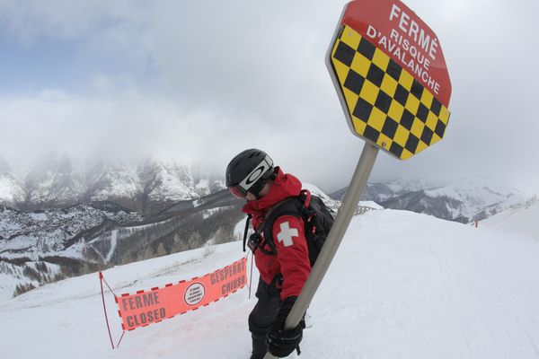 Le risque d'avalanches est de niveau 4 sur 5 pour la plupart des massifs des Hautes-Alpes et de l'Ubaye. (Images d'illustration)