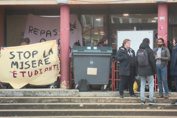 Les étudiants de sciences ont bloqué leur faculté à Besançon ce vendredi 10 mars.