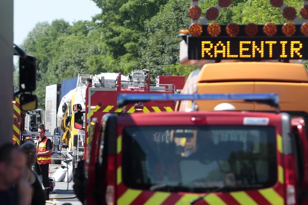 Les deux personnes à bord du véhicule ont été transportéees au CHU d'Amiens