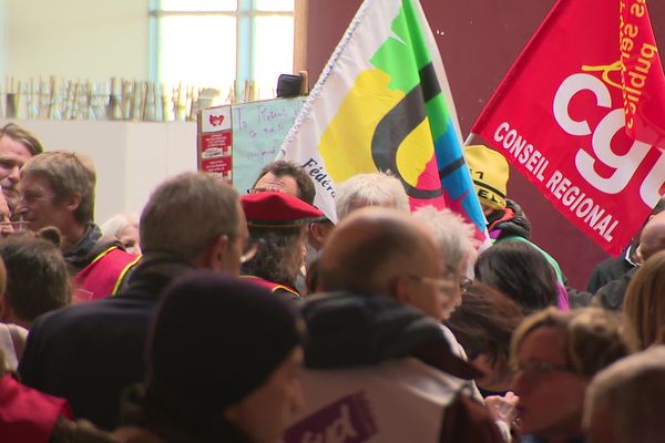 Les opposants à la réforme des retraites se sont invités aux voeux de la présidente de région Marie-Guite Dufay