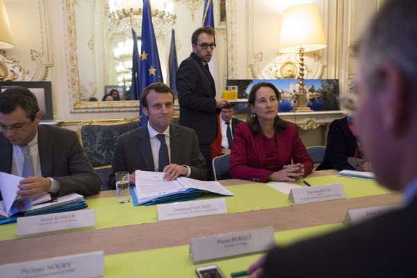  Décembre 2014 : S. Royal et E. Macron en réunion au ministère de l'Ecologie avec les Sociétés Concessionnaires d'Autoroutes.