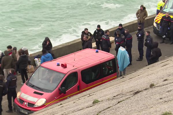 Cinq personnes ont perdu la vie lors de la traversée de la Manche ce dimanche 14 janvier 2024.