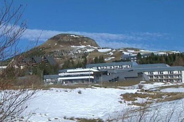 Les réservations sont au beau fixe, mais de nouvelles chutes de neige sont attendues avec impatience par les professionnels du tourisme dans le Massif du Sancy.