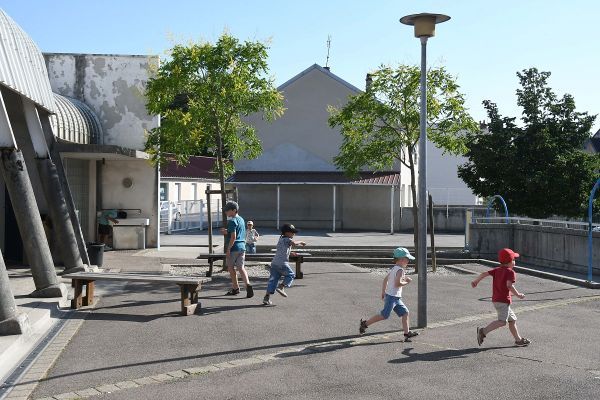 L'ancien directeur d'un CLAE (Centre de loisirs) de Toulouse, Olivier Z. a été condamné à 18 mois de prison dont 9 mois ferme. Accusé d'avoir détourné 680 000€ pour organiser des soirées "de défonce à la cocaïne", il comparaissait avec sept autres hommes.