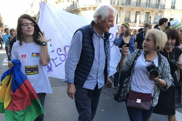 Des personnalités comme Yann Arthus-Bertrand ont répondu à l'appel lancé sur Facebook et ont participé à la Marche pour le climat à Paris entre l'Opéra et la République.