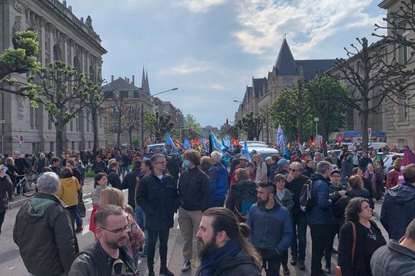 Les manifestants se sont d'abord rassemblés avenue de la liberté à Strasbourg, tout un symbole