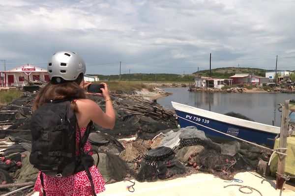 Une influenceuse photographie Gruissan et poste les photos sur les réseaux sociaux