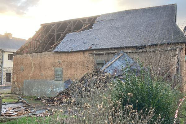 Plusieurs toitures et charpentes ont été arrachées en quelques minutes par la tornade