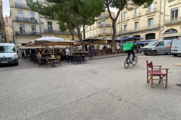 Montpellier - une place et ses bars et restaurants - 2023.