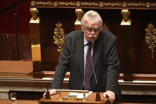 Le chef de file des députés du Front de gauche, André Chassaigne, devant l'Assemblée nationale à Paris, le 19/02/2015.