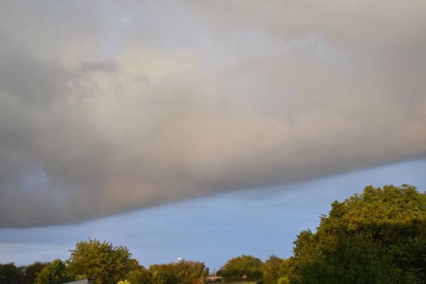 Ciel gris dans l'Avesnois.