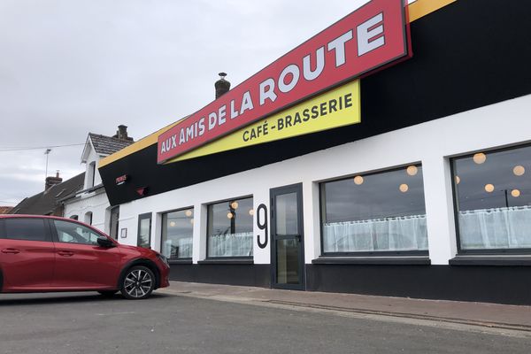 Aux Amis de la Route, routier situé route nationale à Humières (Pas-de-Calais), a rouvert ses portes mardi 1er octobre 2024.