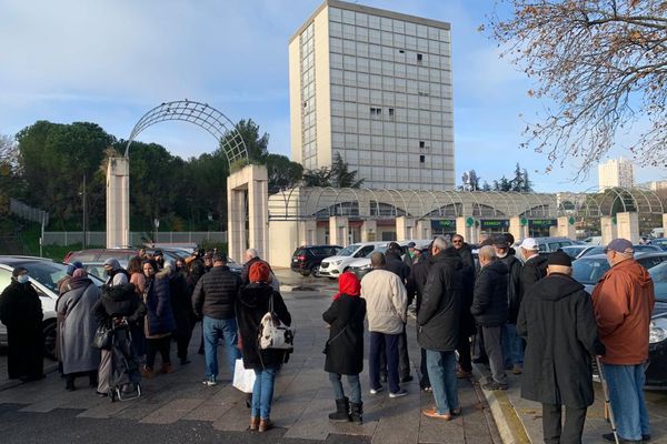 Les habitants du quartier sont venus montrer leur soutien à leurs médecins. Pissevin, le 21 décembre 2022.