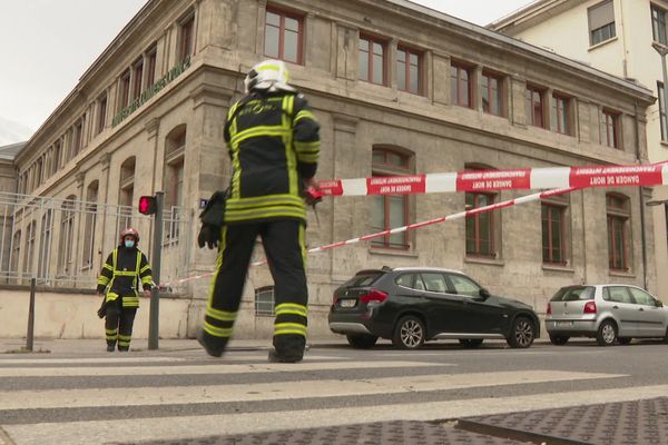 Les vents pourront être violents. Certaines rafales pourraient atteindre 90 à 100 km/h également dans la nuit de dimanche à lundi. Des précautions seront prises à Lyon et dans le reste du département.