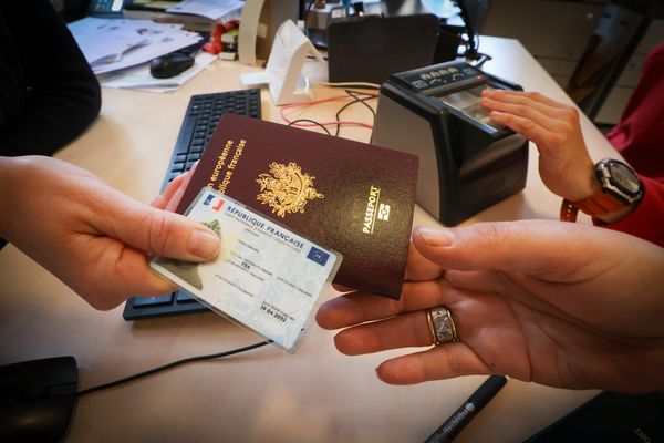 Illustration passeport et carte d'identité