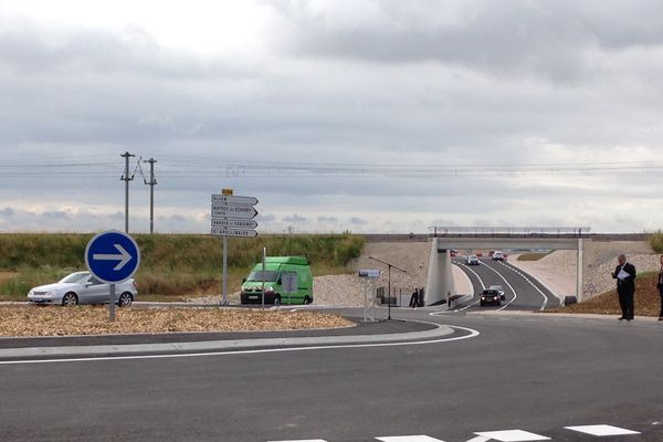 L'un des carrefours giratoires mis en place pour supprimer le passage à niveau dangereux à Ruffey-lès-Echirey en Côte-d'Or