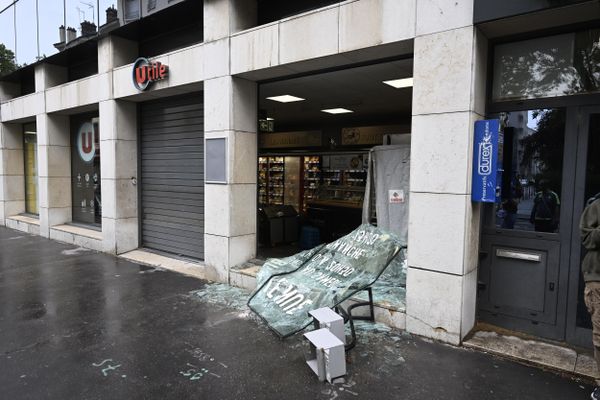 Un magasin saccagé lors des violences urbaines du 29 au 30 juin 2023 à Lyon.