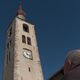 Le clocher à bulbe de l'église des Chapelles en Haute Tarentaise menace de s'effondrer.