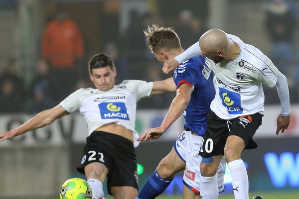 Football : défaite de Niort contre Strasbourg 3-0