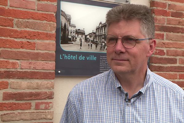 Serge Deuilhé, maire PS de Saint-Lys dénonce le délaissement des maires par l'État.