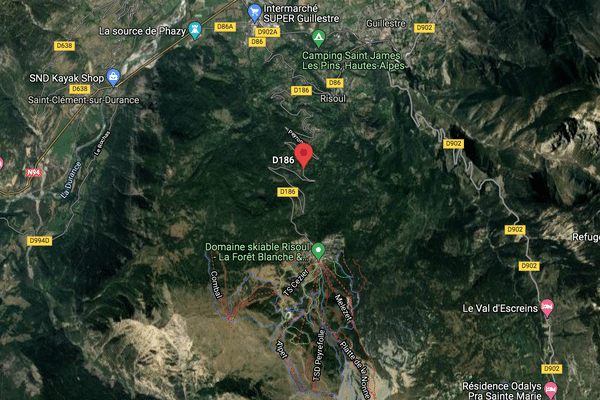 L'accident a eu lieu 2 kilomètres avant la station de ski de Risoul, sur la départementale 186.