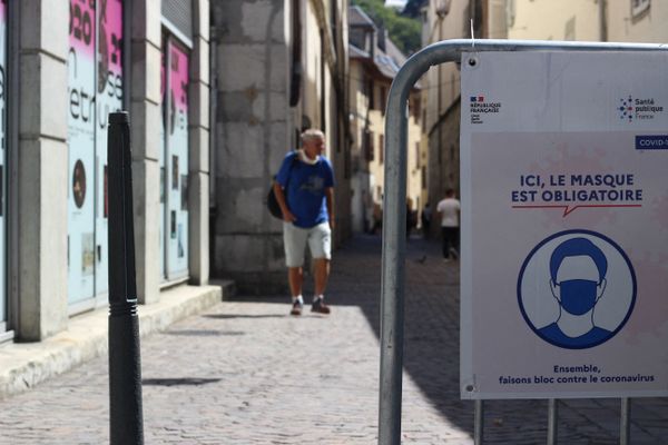 Le masque est désormais obligatoire dans tout le centre de ville de Chambéry (Savoie).