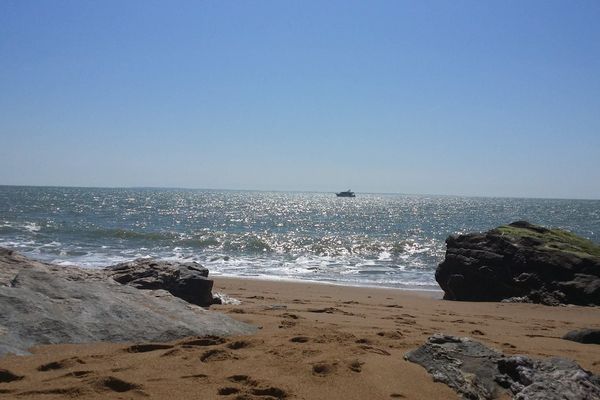 Plage de Portmain, lumineuse.