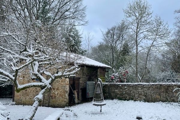 Jardin à Limoges sous la neige, le 2 avril 2022