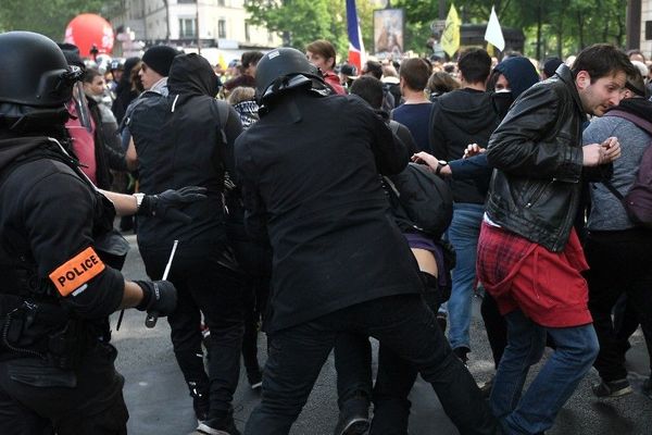 Des heurts avec la police à Paris le 1er mai 2019.