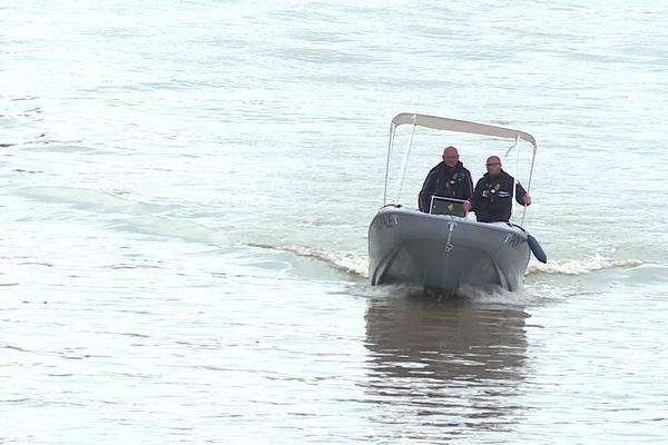 La police municipale de Compiègne est maintenant dotée d'un petit bateau, pour sécuriser les usagers de l'Oise.