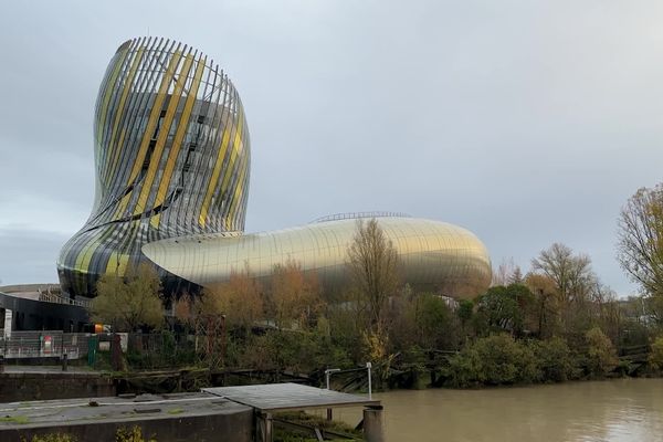 La Cité du Vin de Bordeaux, au bord de la Garonne, est devenu un emblème pour la ville.