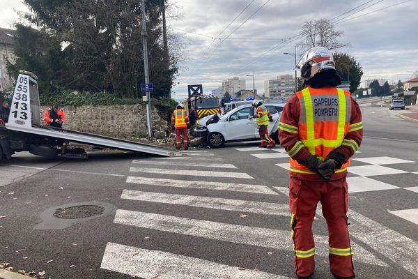 C'est à l'angle de la rue Taine et de l'avenue du Général Leclerc que l'accident est survenu à la mi-journée, dimanche 14 janvier 2024.