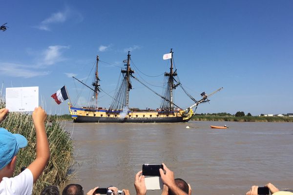 L'Hermione, de retour vers Rochefort, le 29 août 2015.