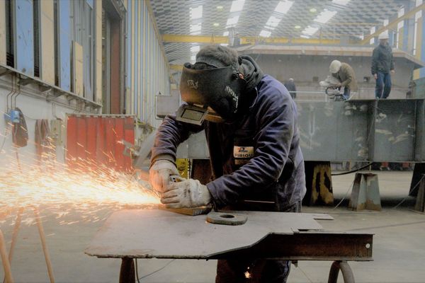 Des ouvriers des chantiers naval Piriou à Concarneau