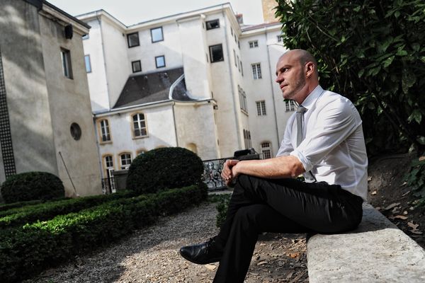 Maximilien Durand au moment de sa prise de fonctions au musée des tissue en mai 2011   