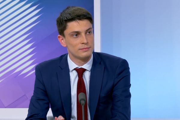 Flavien Termet lors de son interview du premier tour des législatives 2024 à France 3 Champagne-Ardenne.